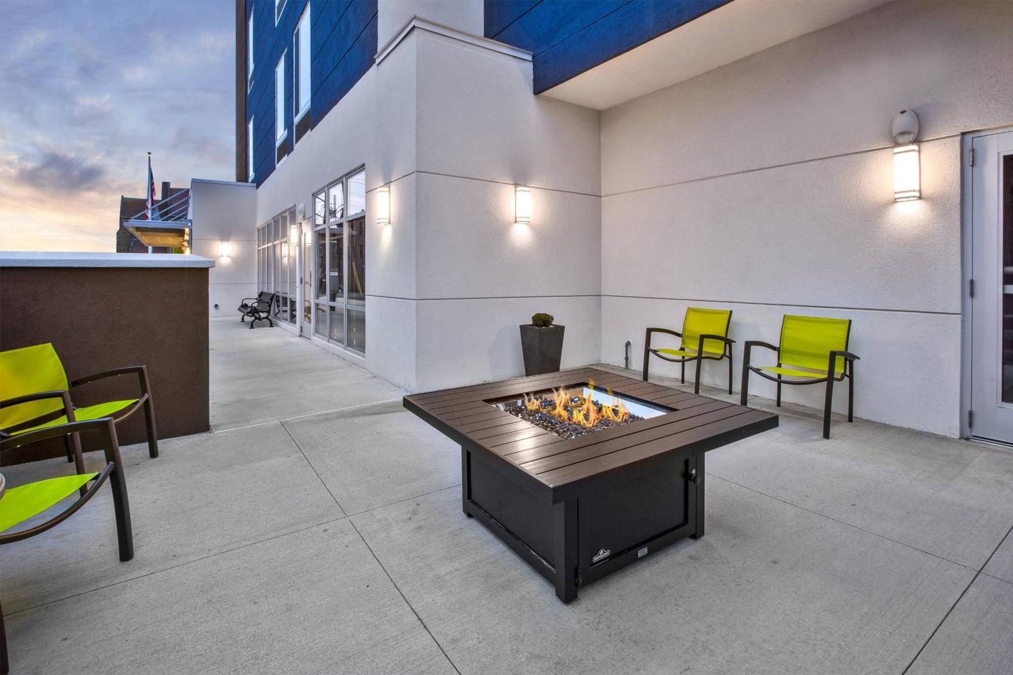 Springhill Suites By Marriott Pittsburgh Butler/Centre City Exterior photo
